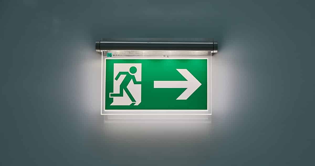 Đèn exit đóng vai trò quan trọng trong việc chỉ dẫn lối thoát khi có tình huống khẩn cấp.