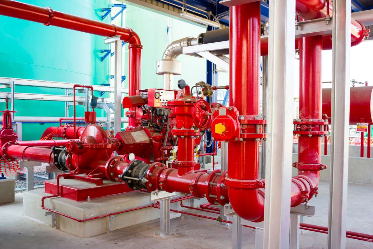 Máy bơm chữa cháy đóng vai trò thiết yếu trong việc cấp nước khi xảy ra sự cố hỏa hoạn