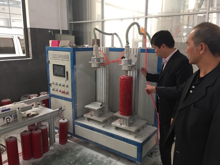 Khi nạp sạc bình chữa cháy, việc tuân thủ quy trình và tiêu chuẩn là điều bắt buộc