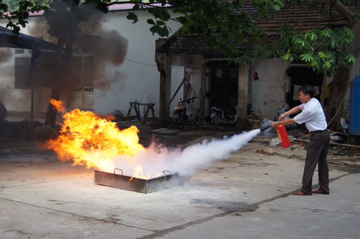 Bình chữa cháy là thiết bị phản ứng đầu tiên giúp kiểm soát đám cháy trong giai đoạn ban đầu