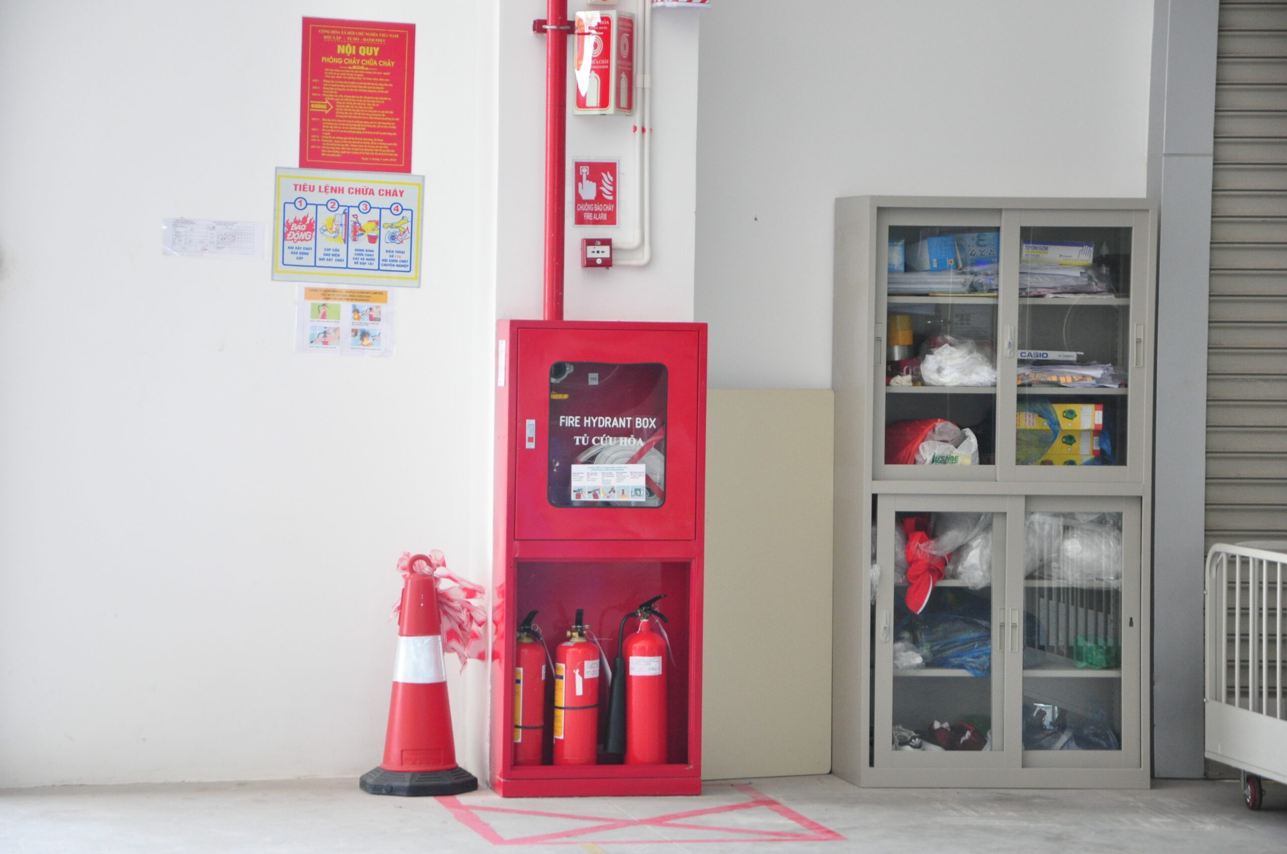 Tầng hầm và khu vực để xe là những nơi bắt buộc phải trang bị đầy đủ thiết bị chữa cháy