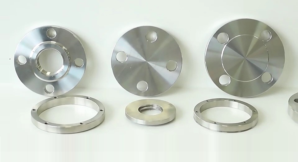 Mặt bích rỗng nhẹ được ưa chuộng nhờ đặc tính dễ lắp đặt và tiết kiệm chi phí