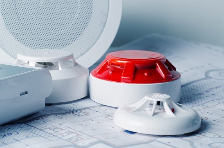 Việc tham khảo chuyên gia giúp bạn hiểu rõ hơn về thiết bị báo cháy Hochiki phù hợp