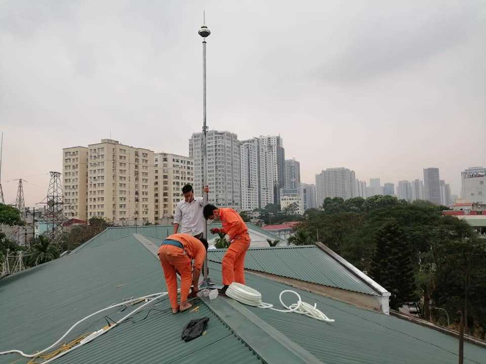 Việc chọn đúng vị trí giúp kim thu sét phát huy tối đa khả năng bảo vệ công trình