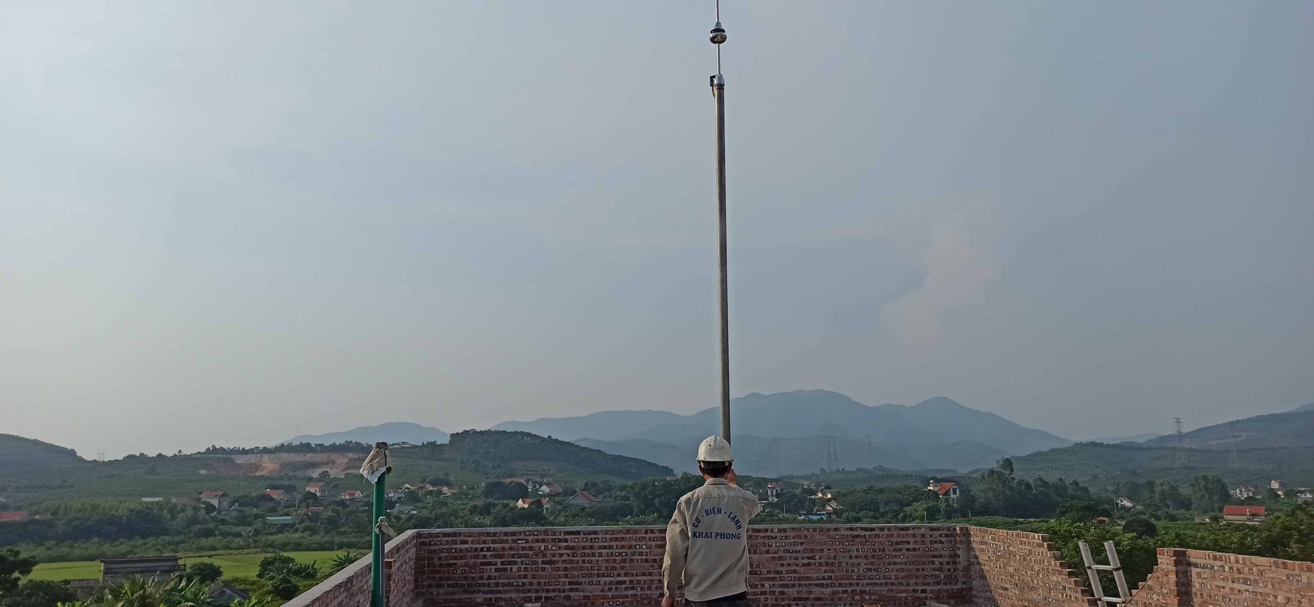Chi phí và thời gian bảo trì thiết bị chống sét cần được tính toán kỹ lưỡng từ đầu. Chi phí và thời gian bảo trì thiết bị chống sét cần được tính toán kỹ lưỡng từ đầu.