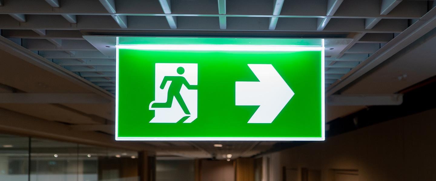 Chọn đúng đơn vị lắp đặt đèn exit giúp đảm bảo chất lượng và an toàn cho toàn bộ công trình