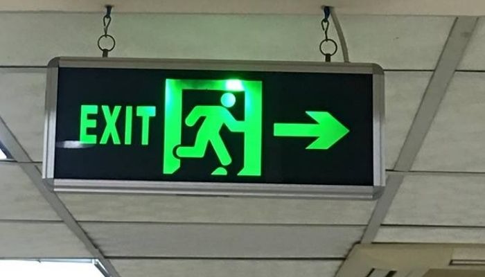 Việc kiểm tra đèn exit cần được thực hiện theo đúng quy trình và tiêu chuẩn kỹ thuật hiện hành