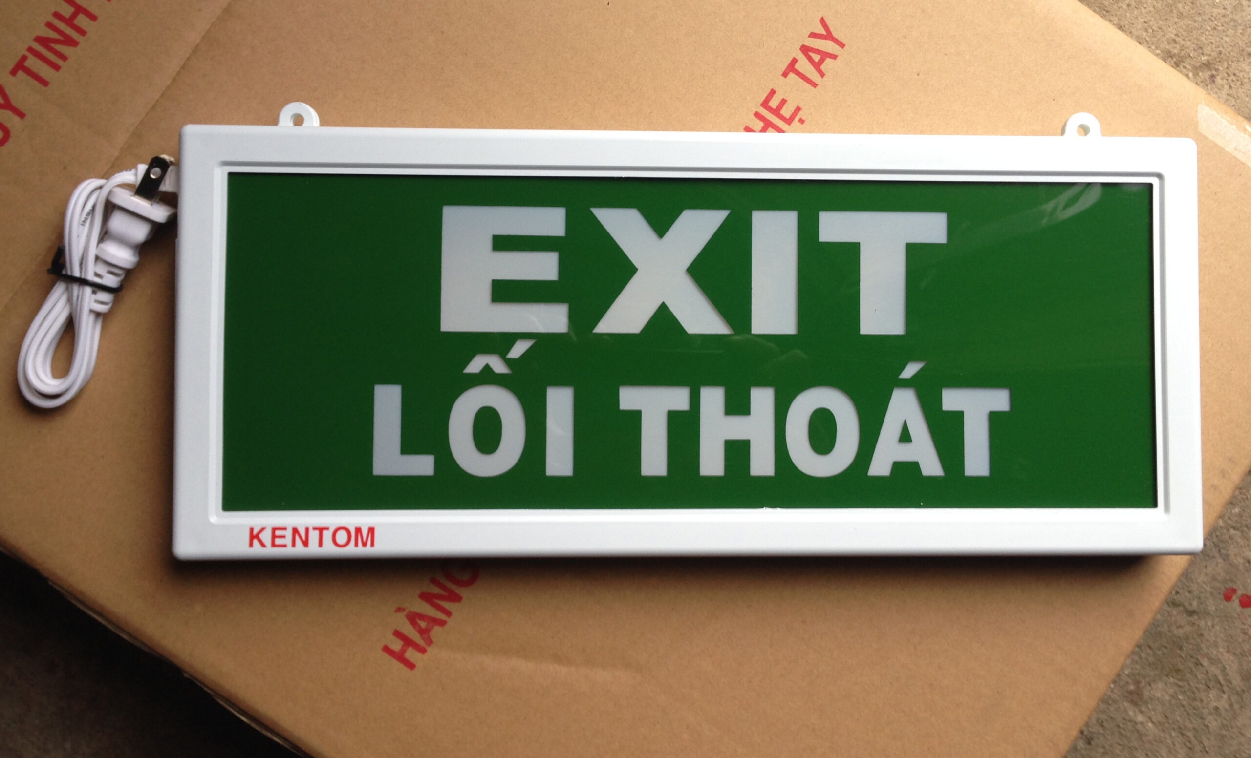 Việc lắp đặt đèn exit đạt chuẩn giúp công trình trở nên chuyên nghiệp và hiện đại hơn nhiều.