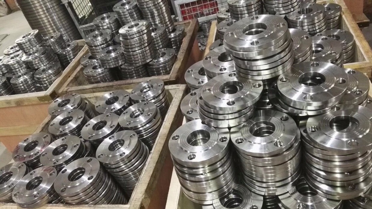 Mặt bích là bộ phận quan trọng giúp kết nối các đoạn ống trong hệ thống công nghiệp.