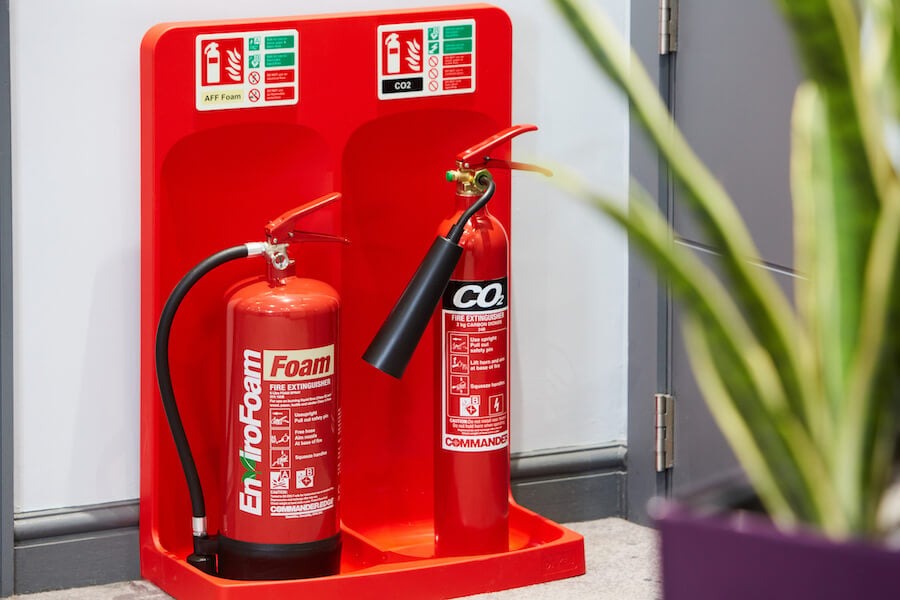 Bình chữa cháy là thiết bị bắt buộc cần có tại mọi công trình dân dụng và công nghiệp hiện nay