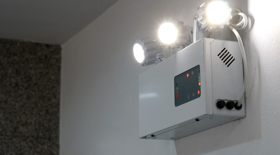 Đèn Panasonic bật với chất lượng hoàn thiện cao và độ bền ổn định lâu dài