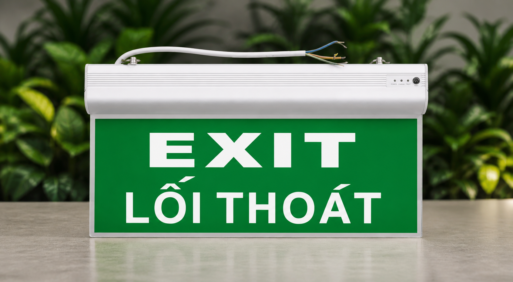 Đánh giá độ hoàn thiện bên ngoài và thời gian tích điện thực tế của thiết bị thoát hiểm.