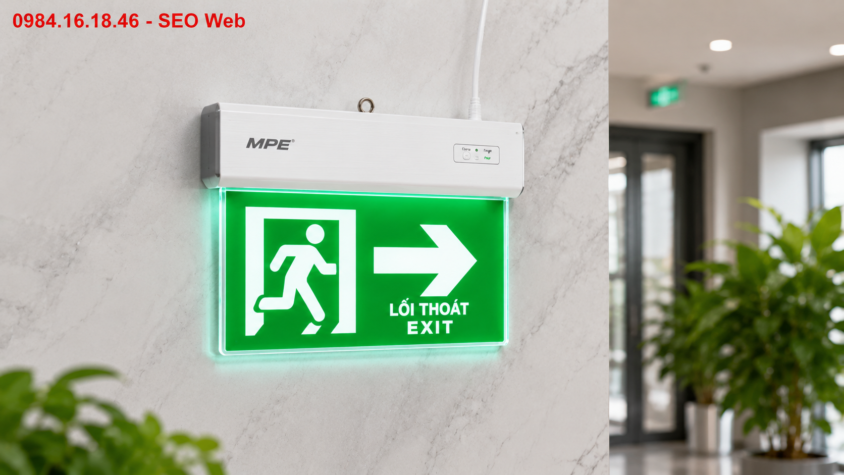 Đèn exit gắn tường lắp đặt tại cửa thoát hiểm