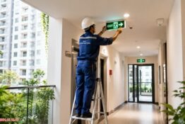 Hướng dẫn lắp đặt đèn exit đúng kỹ thuật cho từng loại công trình